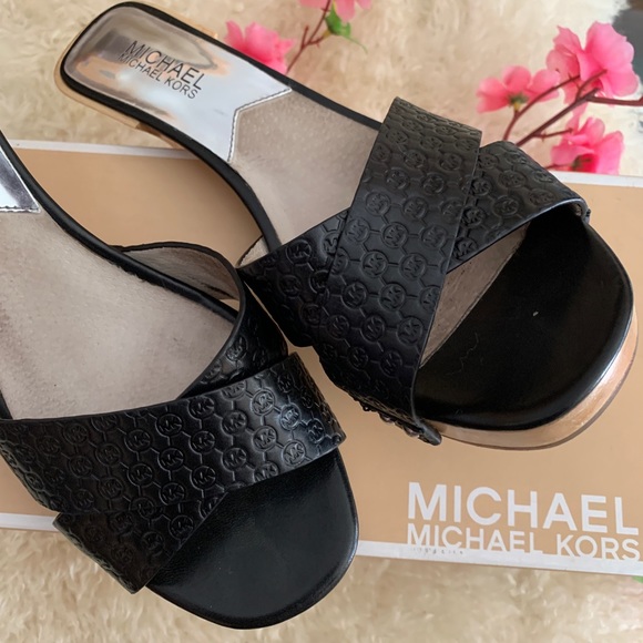 MICHAEL KORS WOODEN HEELS - Picture 8 of 13